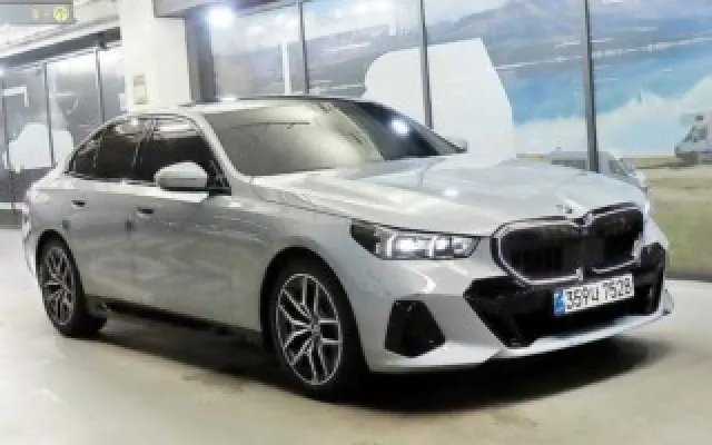 5시리즈 (G60) 520i BMW 2025년 12월 9,332km